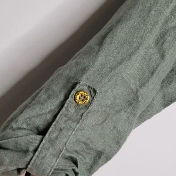 Ellen Tracy M Caper Green 100% LINEN Roll Tab Sleeve High Low Women’s Blouse - Picture 7 of 8